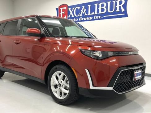 Used 2023 Kia Soul S FWD image 2