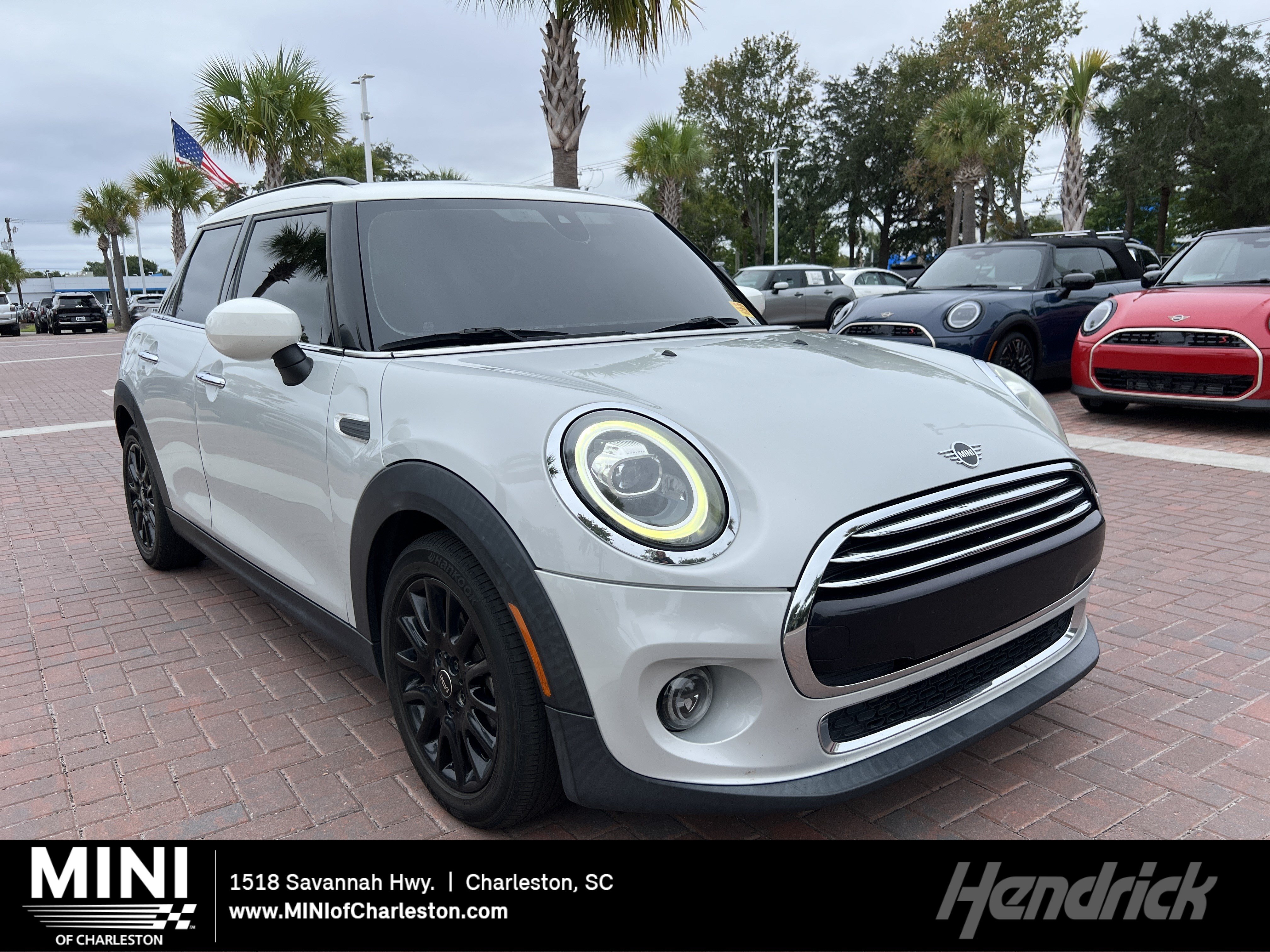 Used 2020 MINI Cooper 4-Door Hardtop w/ Premium Package FWD image 1
