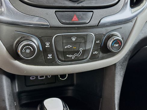 Used 2020 Chevrolet Equinox LS w/ LPO, Floor Liner Package FWD image 24
