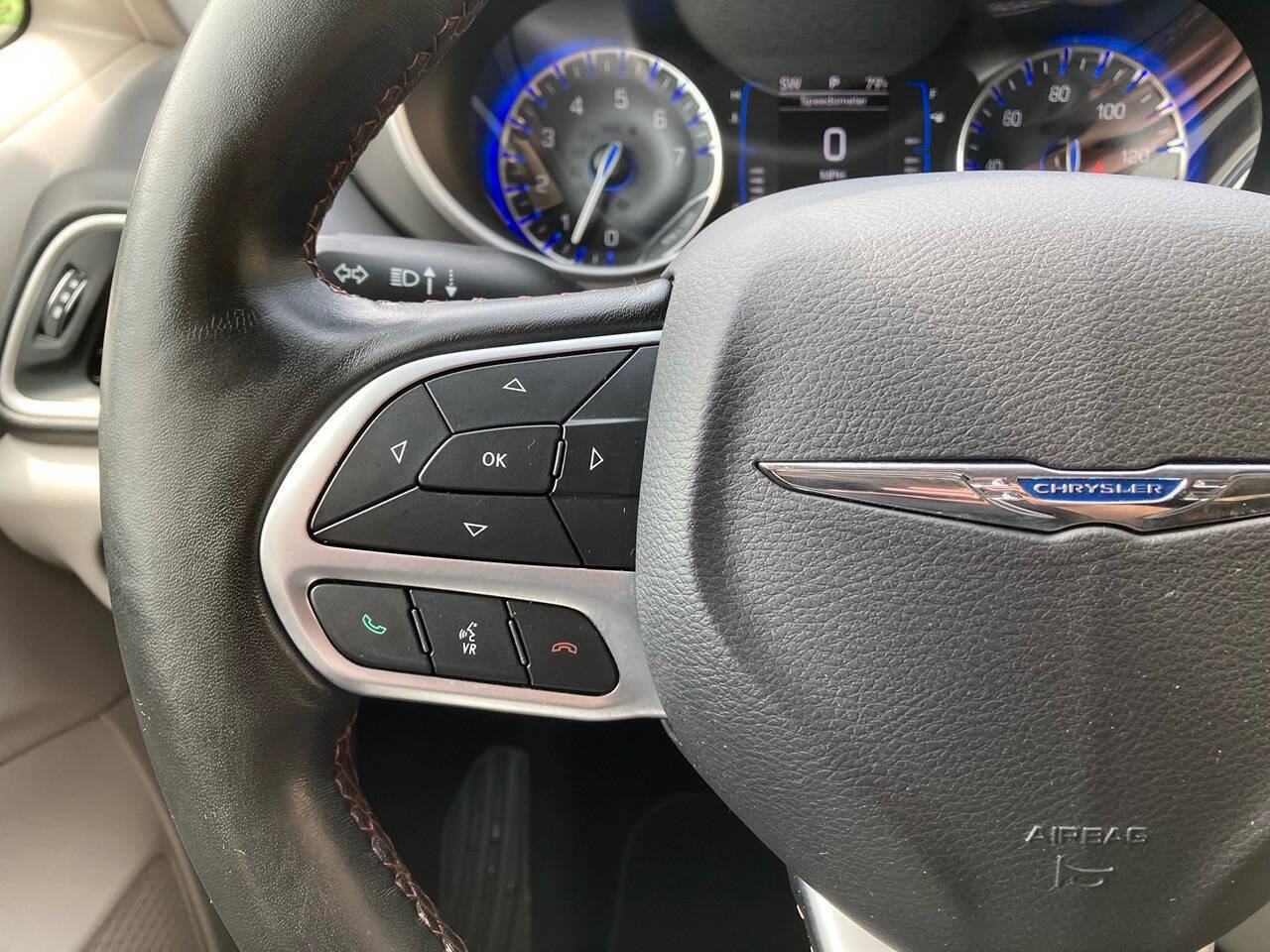 Used 2020 Chrysler Pacifica Touring-L FWD image 20