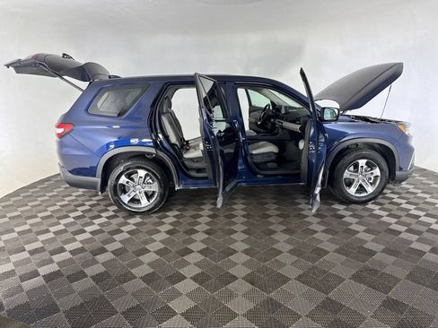 Used 2025 Honda Pilot EX-L image 17