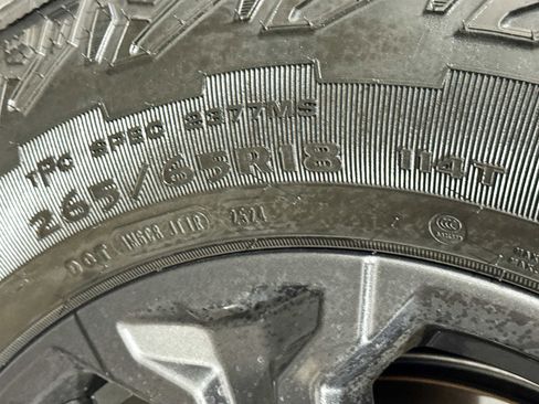 Used 2024 GMC Canyon Elevation w/ Convenience Package image 24