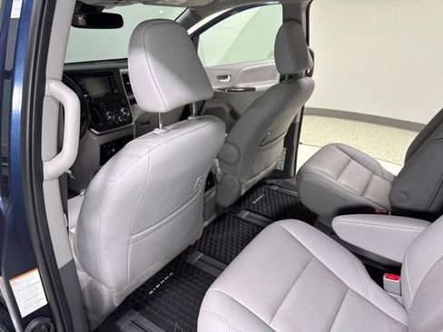 Used 2020 Toyota Sienna XLE AWD/4WD image 28