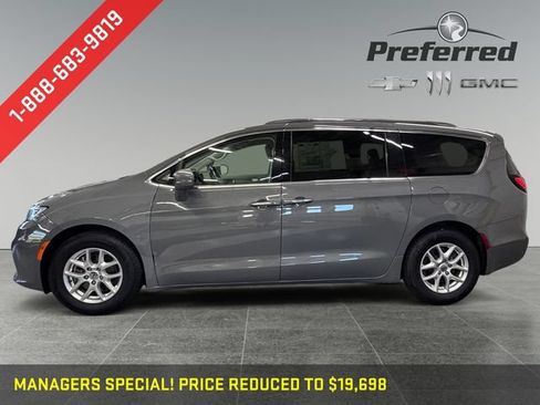 Used 2021 Chrysler Pacifica Touring-L FWD image 10