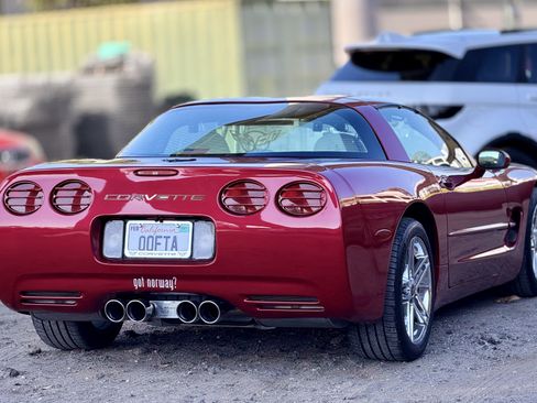 Used 2001 Chevrolet Corvette Coupe w/ Preferred Equipment Group2 RWD image 9