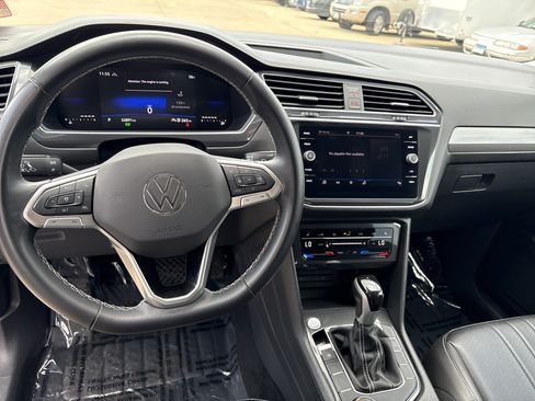 Used 2024 Volkswagen Tiguan SE AWD/4WD image 8