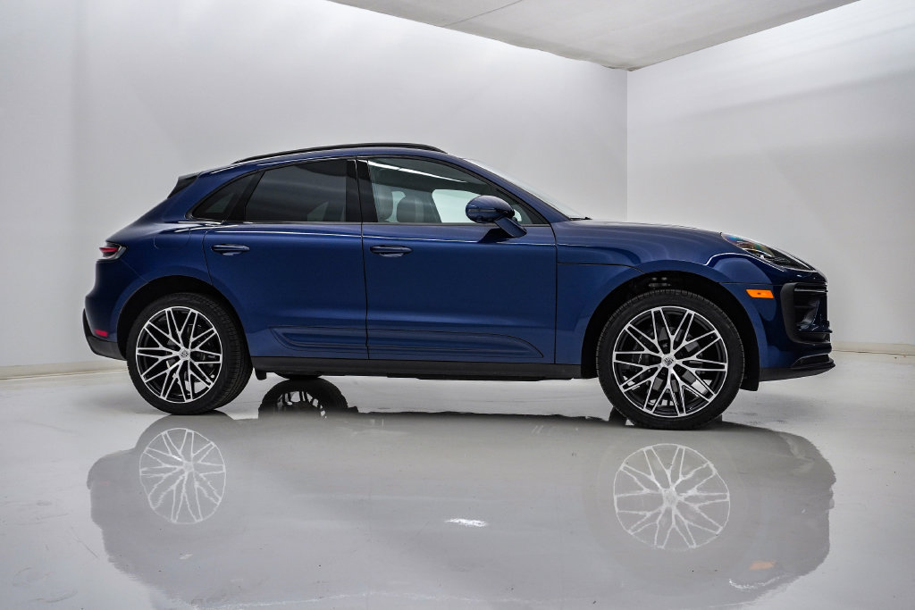 Certified 2026 Porsche Macan AWD/4WD image 9