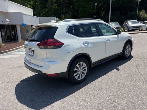 Used 2018 Nissan Rogue SV w/ Sun & Sound Touring Package FWD image 3