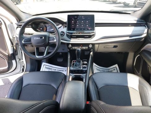 Used 2024 Jeep Compass Latitude AWD/4WD image 15