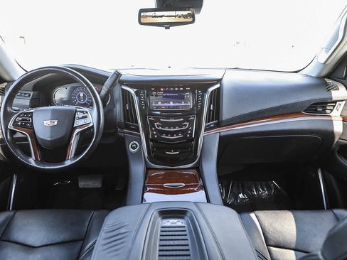 Used 2018 Cadillac Escalade ESV Premium Luxury AWD/4WD image 12