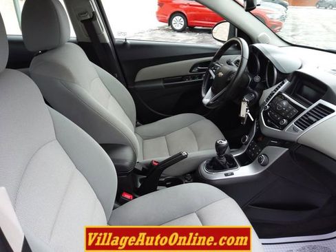 Used 2014 Chevrolet Cruze LT image 27