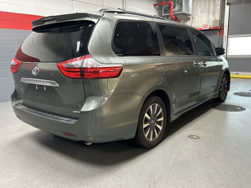 Used 2020 Toyota Sienna Limited FWD image 5