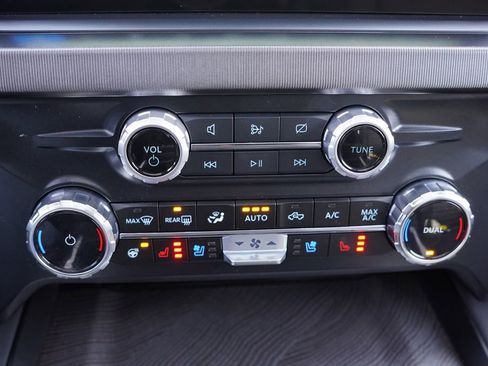 Used 2024 Ford F350 Platinum w/ Tremor Off-Road Package image 28