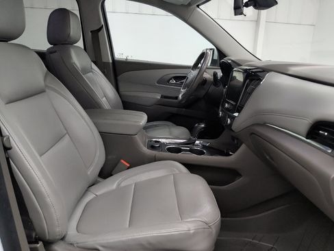 Used 2018 Chevrolet Traverse Premier w/ Driver Confidence II Package FWD image 21