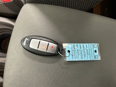 Used 2020 Nissan Frontier SV w/ Midnight Edition Floor Mats image 12