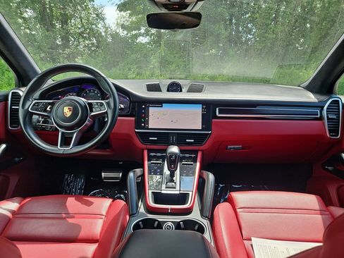 Certified 2023 Porsche Cayenne GTS AWD/4WD image 12