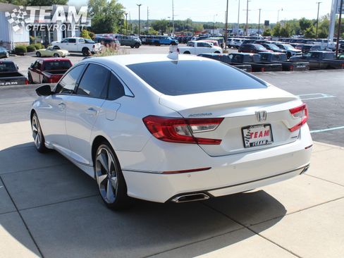 Used 2018 Honda Accord Touring image 6