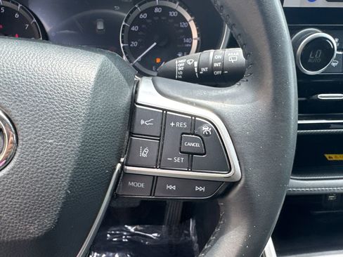 Used 2024 Toyota Highlander XSE AWD/4WD image 27