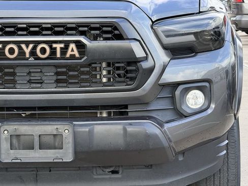 Used 2022 Toyota Tacoma SR5 RWD image 8