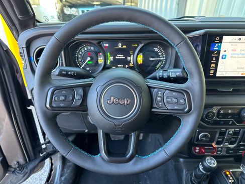 Used 2025 Jeep Wrangler Rubicon w/ Convenience Group image 22