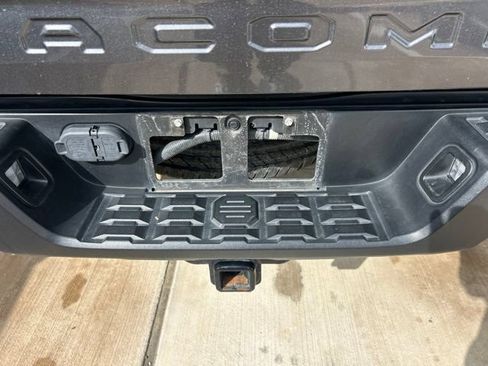 Used 2022 Toyota Tacoma SR5 AWD/4WD image 8