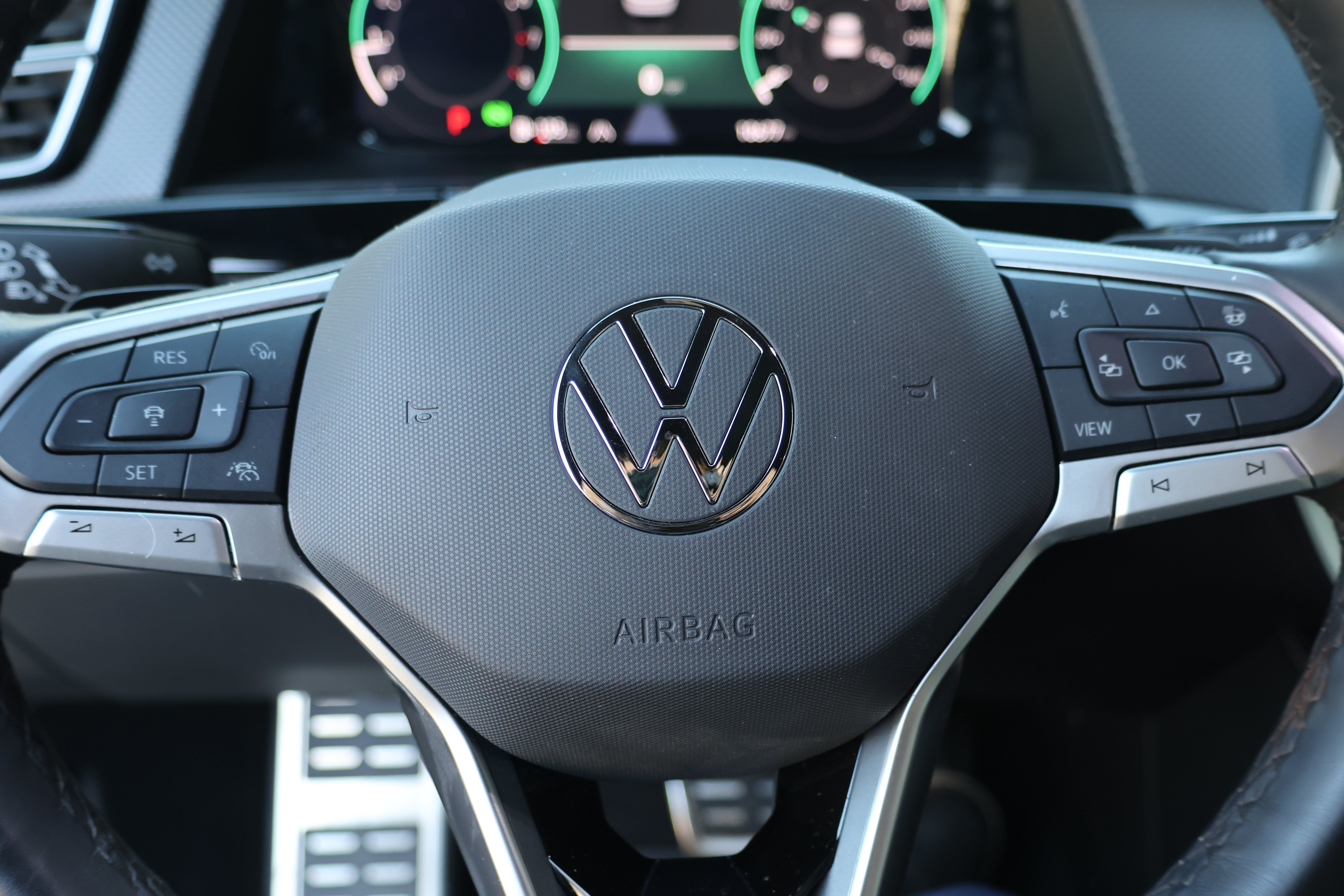 Used 2025 Volkswagen Atlas Cross Sport SEL Premium R-Line AWD/4WD image 28