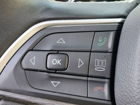 Used 2022 Jeep Grand Cherokee Limited image 25