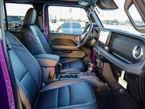 New 2026 Jeep Gladiator Sahara image 21