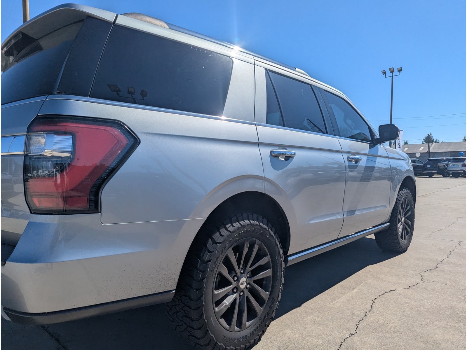 Used 2020 Ford Expedition Limited AWD/4WD image 3