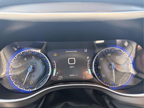 Used 2023 Chrysler Pacifica Touring-L FWD image 18