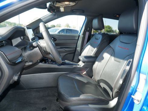 Used 2025 Jeep Compass Trailhawk w/ Trailhawk Elite Group AWD/4WD image 33