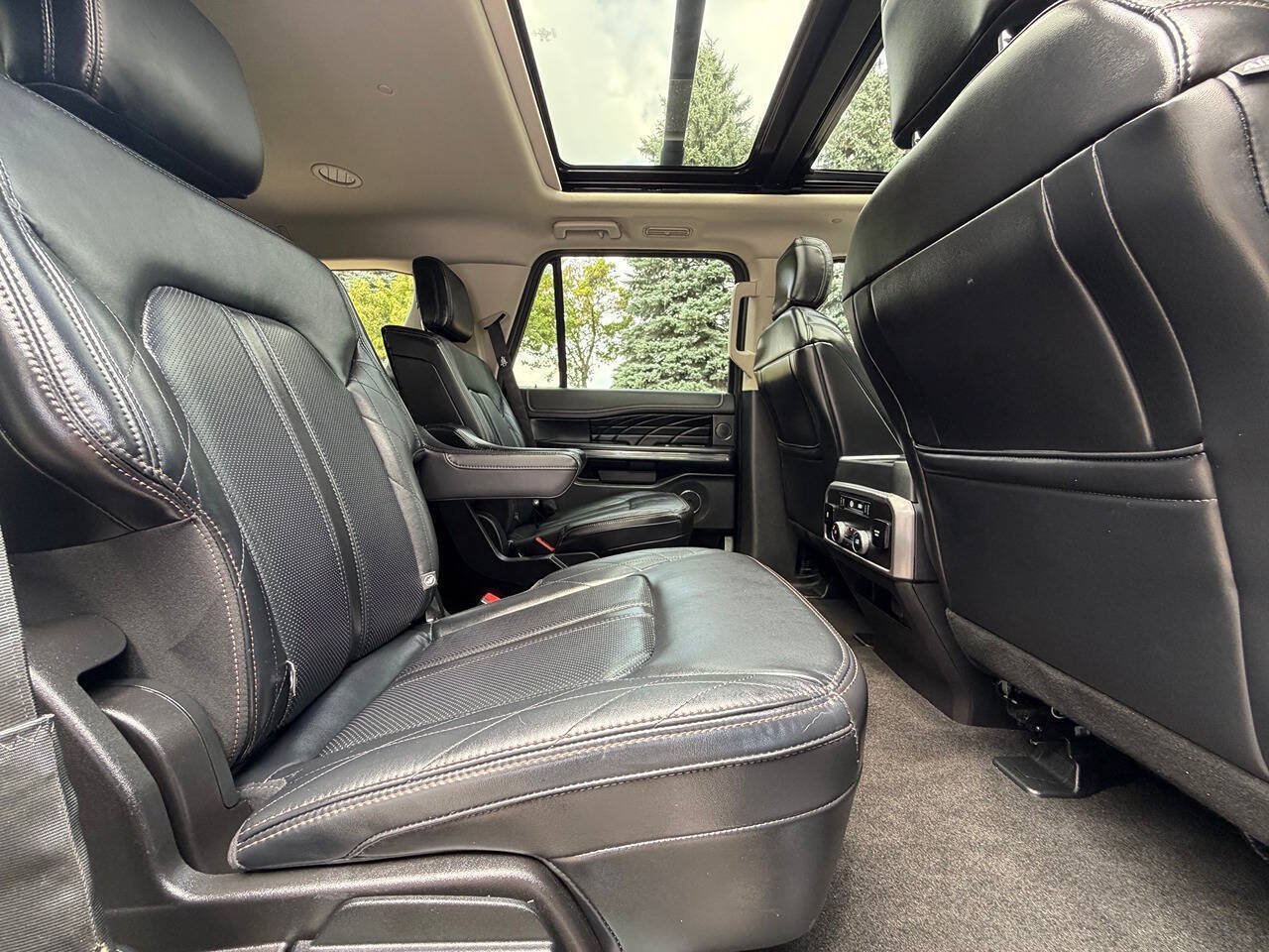 Used 2019 Ford Expedition Platinum AWD/4WD image 29