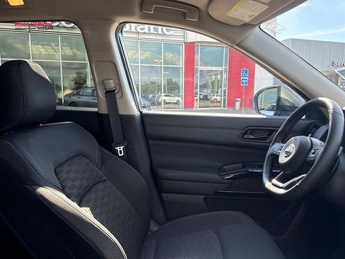 Certified 2025 Nissan Pathfinder SV FWD image 9