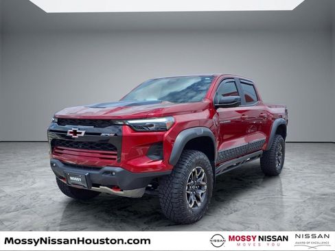 Used 2024 Chevrolet Colorado ZR2 w/ Technology Package AWD/4WD image 4