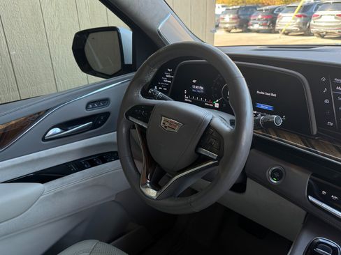 Used 2022 Cadillac Escalade Sport Platinum w/ LPO, ONYX Package image 39