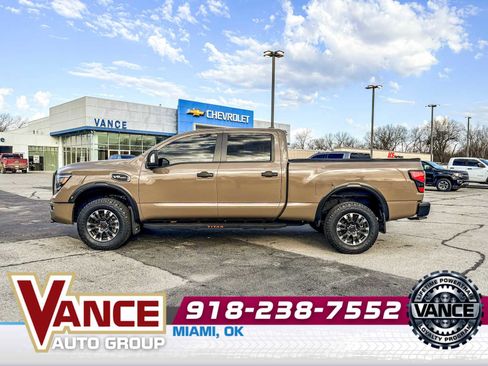 Used 2024 Nissan Titan PRO-4X image 4