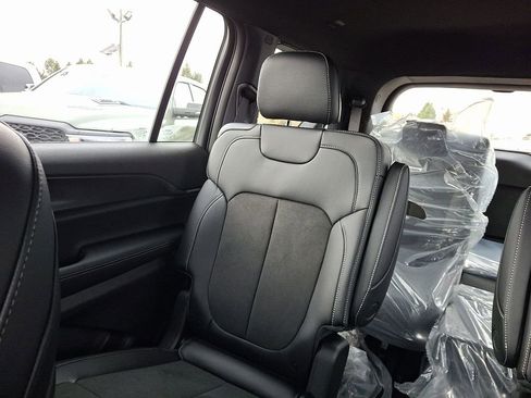 New 2025 Jeep Grand Cherokee L Altitude image 13