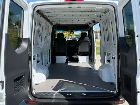 Used 2023 Mercedes-Benz Sprinter 2500 image 6