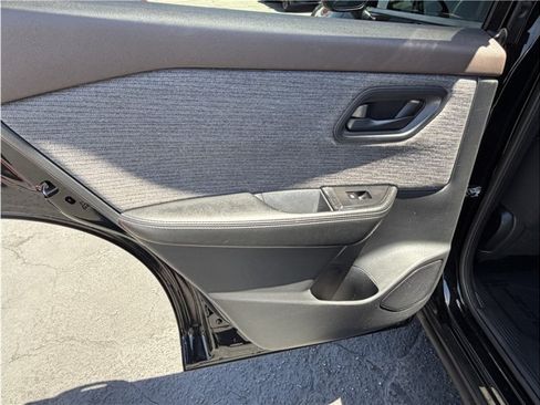 Used 2021 Nissan Rogue S FWD image 17