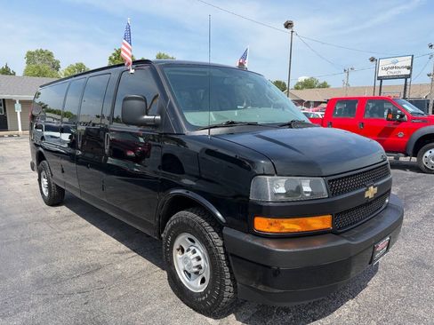 Used 2019 Chevrolet Express 3500 LS RWD image 4