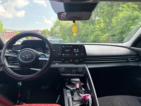 Used 2021 Hyundai Elantra SEL FWD image 2