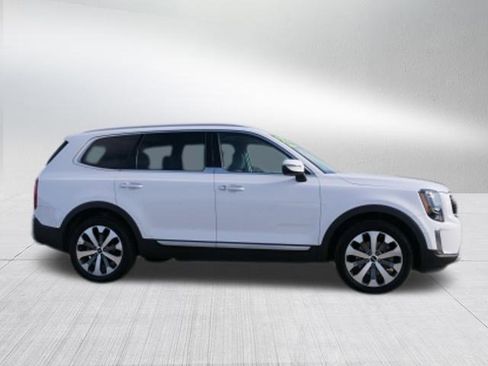 Used 2022 Kia Telluride S image 2