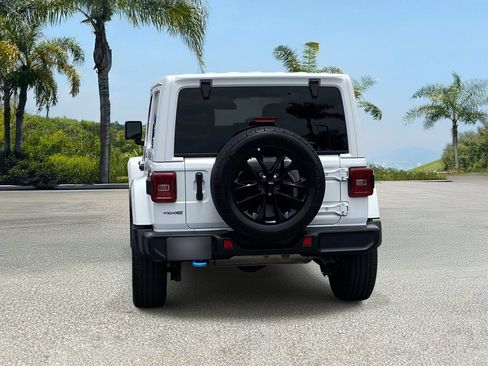 Used 2024 Jeep Wrangler Unlimited Sahara AWD/4WD image 4