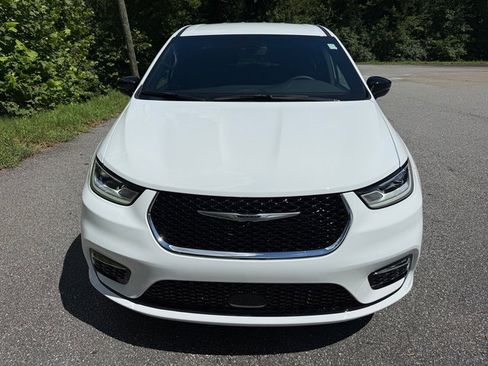 New 2026 Chrysler Pacifica Select image 4