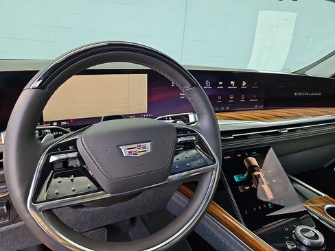 Certified 2025 Cadillac Escalade Sport Platinum w/ LPO, Floor Liner Package AWD/4WD image 13