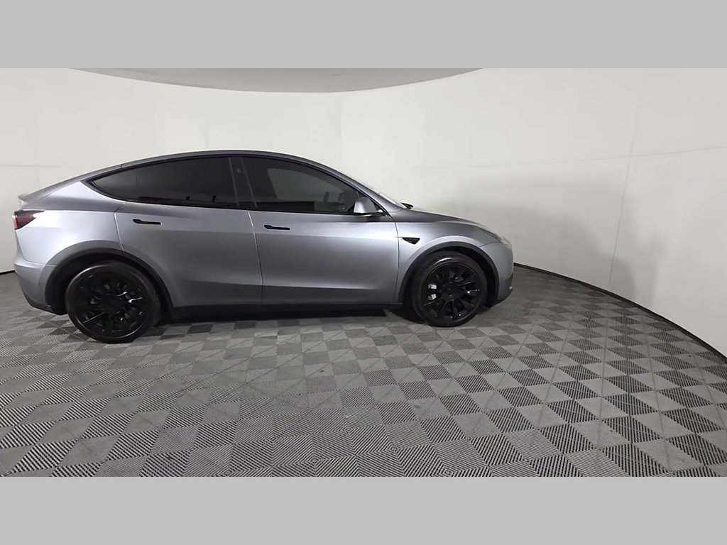Used 2025 Tesla Model Y Long Range AWD/4WD image 53