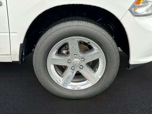 Used 2017 RAM 1500 Express image 28