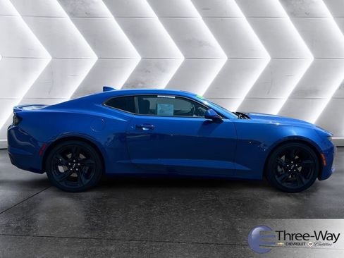 Used 2021 Chevrolet Camaro LT w/ RS Package RWD image 6