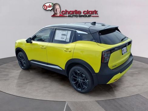 New 2026 Nissan Kicks SR FWD image 3