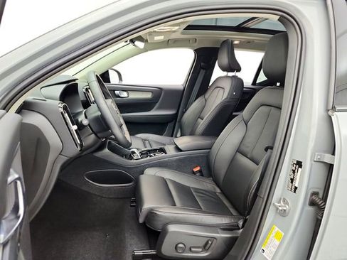 Used 2024 Volvo XC40 B5 Plus w/ Protection Package Premier AWD/4WD image 21